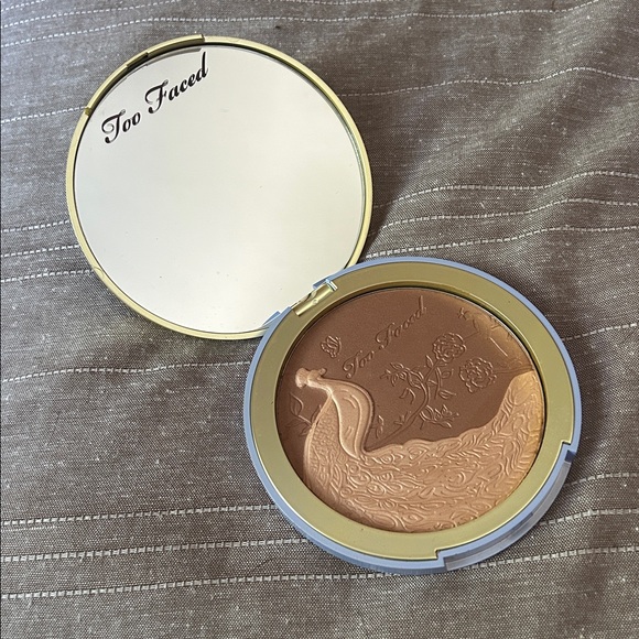 Too Faced Natural Lust Bronzer 🦚 - Picture 2 of 5